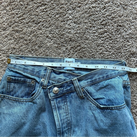 Princess Polly Holly Asymmetric Ripped Leg Jeans Light Wash Denim Size 2 - Picture 9 of 14